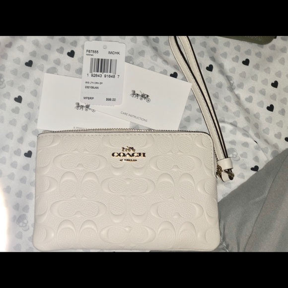 Corner Zip Wristlet In Signature Leather
Chalk - Picture 3 of 3